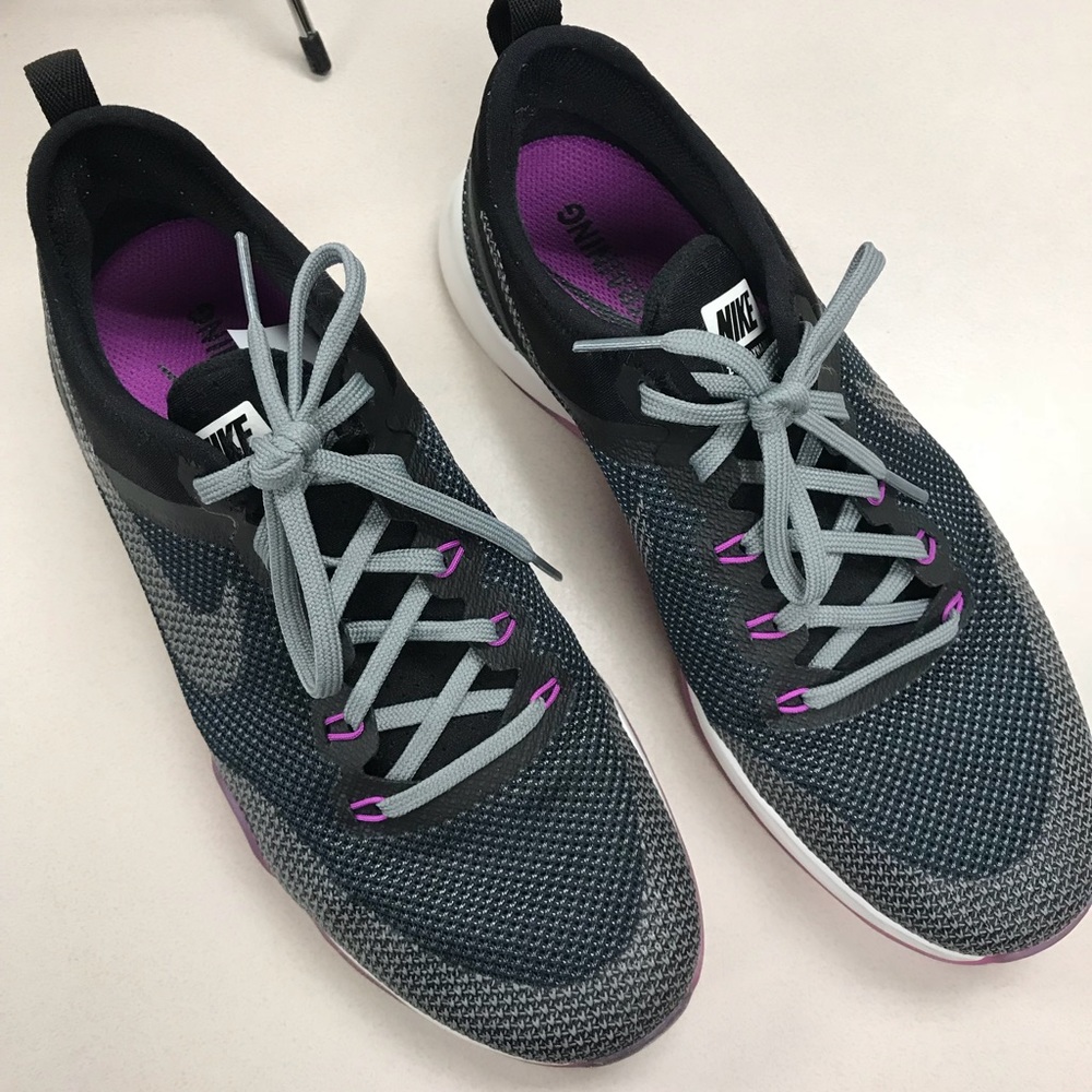 Barely worn Nike Zoom training sneakers